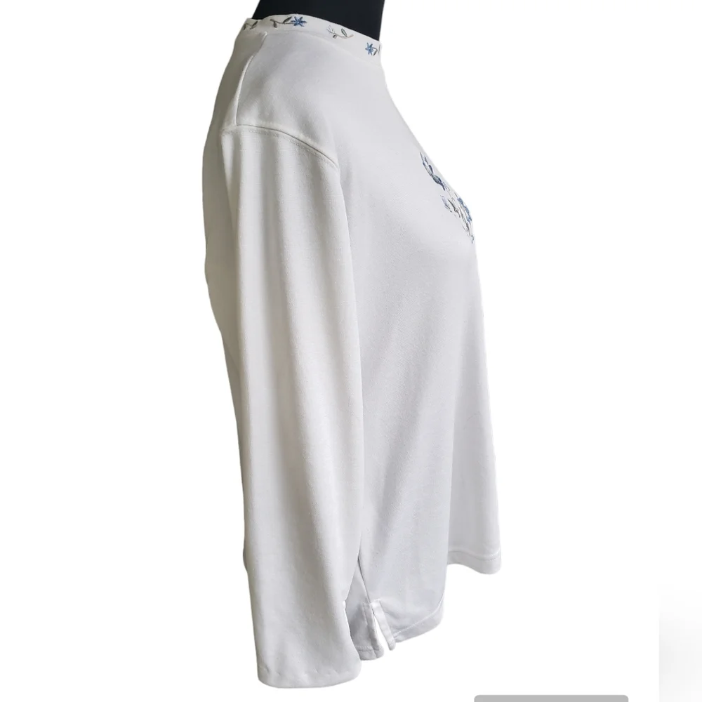 Bonworth Size S White With Blue Flower Embroidered Top - Picture 2 of 8